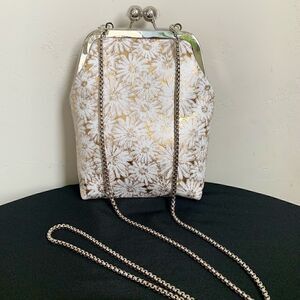 Handmade Vintage Style Genuine Leather Embossed Daisy Kisslock Phone Case/Pouch